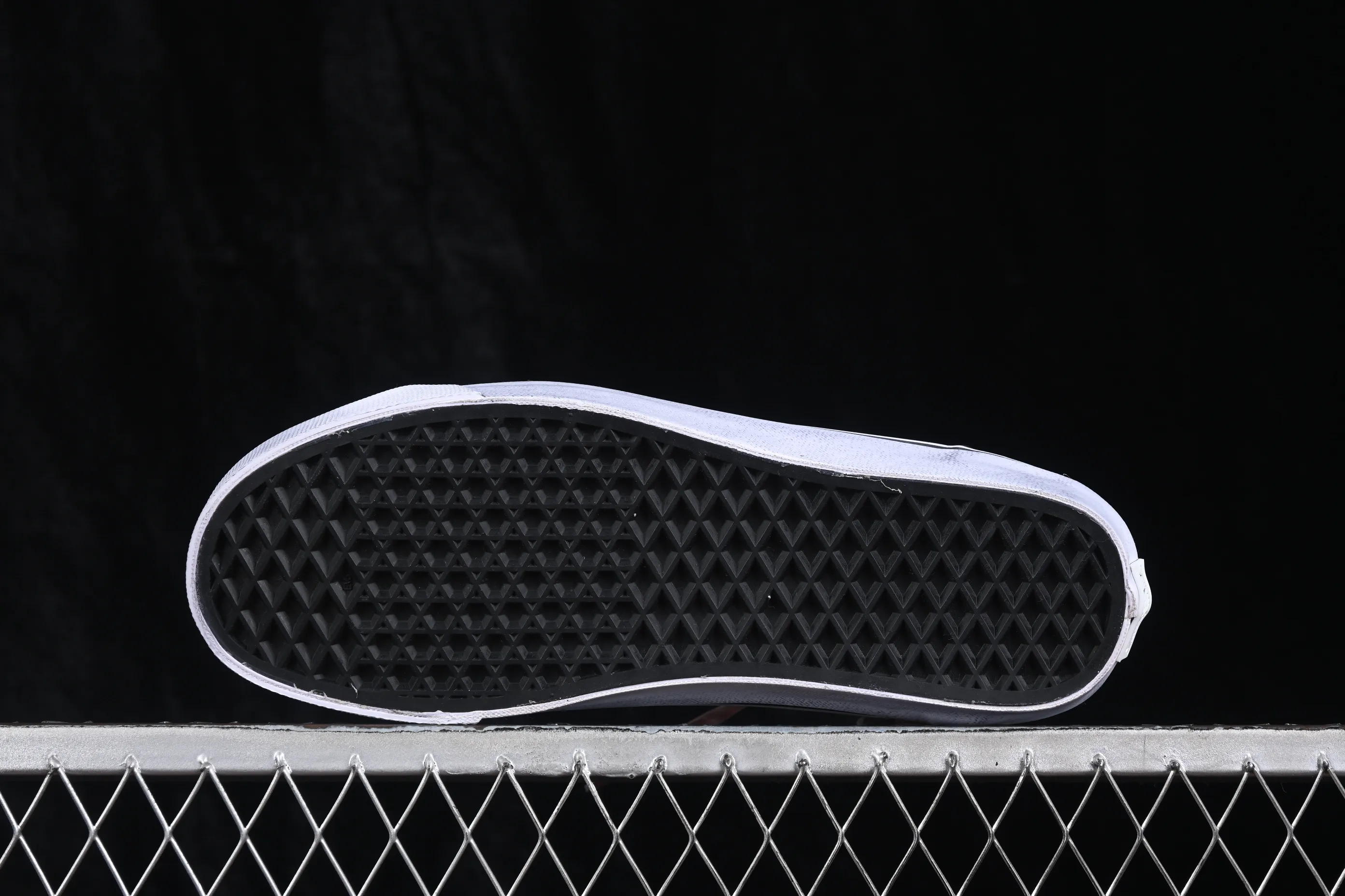 All categories Vans Vans series Vans Low Vans low top Vans Old Skool Vans low-top casual skateboard shoes VN000E8VHLE